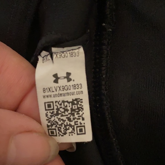 Under armour black sports bra with an adorable pocket in front. - Picture 8 of 8